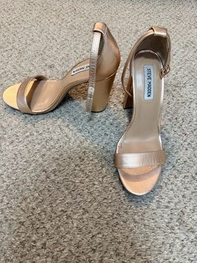 Steve Madden 4.5” Metallic Rose Gold High Block Heel Sandals